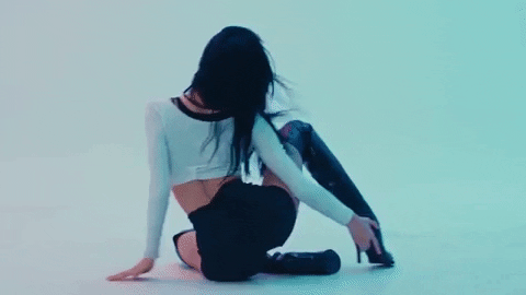 15 HOTTEST Moments From BLACKPINK Lisa's New Dance Video - Koreaboo
