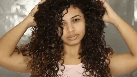Finalização para Cabelo Cacheado: 12 Técnicas + Dicas e Truques 5 giphy