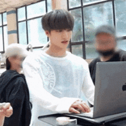 5 стадий K-Pop камбэка, рассказанные с помощью мемов