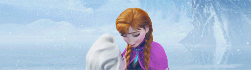 Elsa in Anna se objameta.