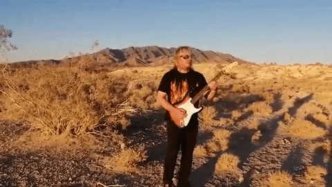 Amerikai sivatagokban forgatta videoklipjét a Kárpátiából ismert gitáros – videóval