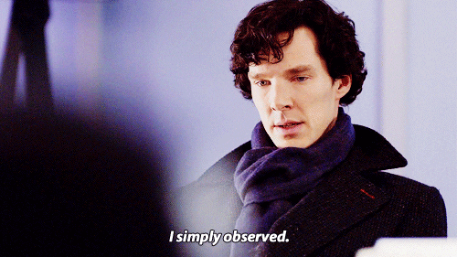 O gif contém o personagem Sherlock Holmes dizendo "eu simplesmente observei"