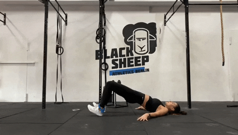 Nada Ivanovic core workout with resistance band at Black Sheep Athletics Berlin