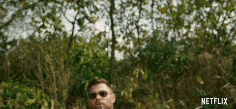 Cena de Chris Hemsworth no filme Resgate