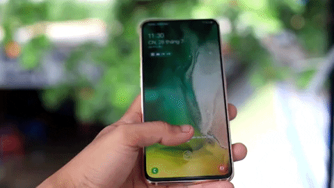 Vân tay trong màn hình nhận diện khá nhanh.