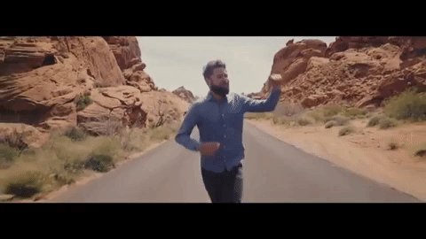 Passenger im Musikvideo zu "Runaway" (2018).