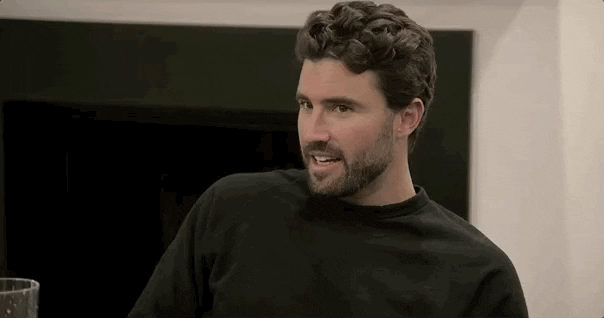 Liam Hemsworth che sta uscendo ora
