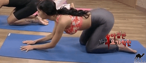 Тренер йоги трахает брюнетку в задницу