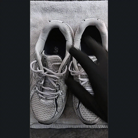 Before after cuci sepatu canvas putih di Surabaya