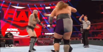 WWE RAW (20 de enero 2020) | Resultados en vivo | Andrade vs. Rey Mysterio en escaleras 34