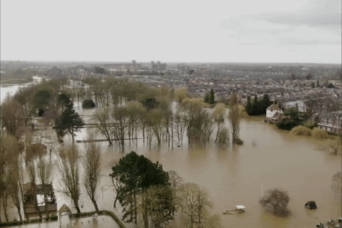 Amazing drone video shows Rowntree Park transformed into a lake (and York’s lucky escape)