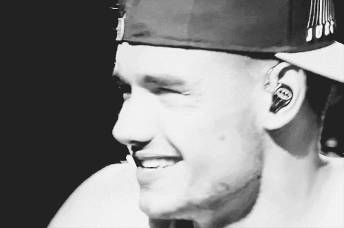 liam payne sorrindo gif