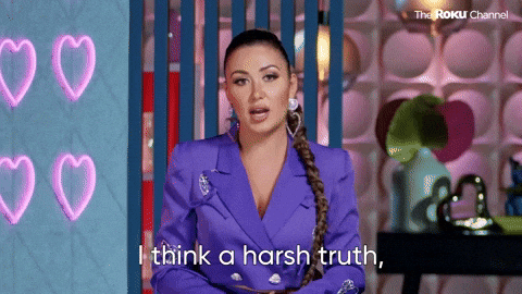 Femme qui dit "I think a harsh truth is always better than a nice lie".