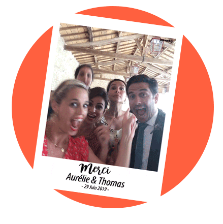 Des invités à un mariage se prennent en GIF avec le photobooth / borne photo de Josepho. Le GIF est personnalisé