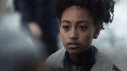 Mujer sorprendida de que los spoilers estén en todas partes.- Blog Hola Telcel