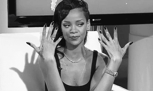 Gif de Rihanna qui montre ses ongles