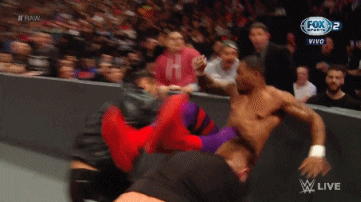 WWE RAW (2 de marzo 2020) | Resultados en vivo | Andrade y Garza vs. Mysterio y Carrillo 7
