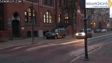 Kendaraan melewati Polisi Tidur | Sumber Giphy
