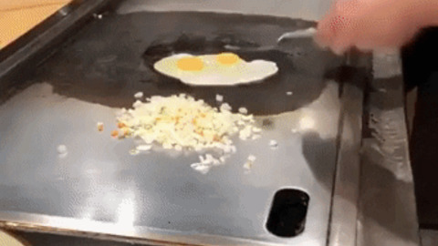 Flipping egg yolk without breaking