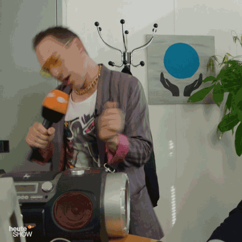 giphy.gif