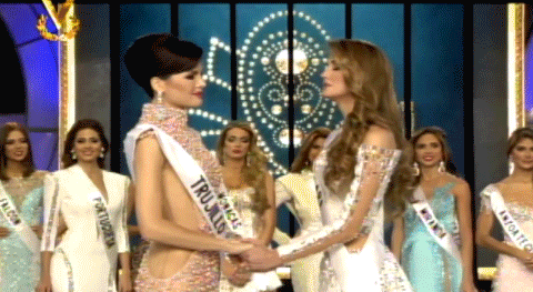 Cùng xem lại khoảnh khắc đáng nhớ khi lọt top của Mai Phương, Nguyễn Thị Huyền và Mai Phương Thúy tại Miss World nhé Giphy
