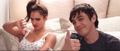 Jessica Alba Thumbs Down GIF - Find & Share on GIPHY