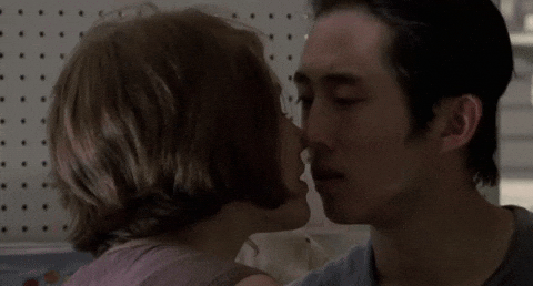 season 2 kiss episode 4 the walking dead kissing