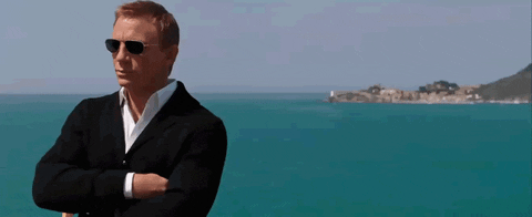 Daniel Craig asintiendo al ver que Aaron Johnson puede quedarse con el icónico papel de James Bond.- Blog Hola Telcel