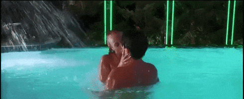 sexo en la piscina
