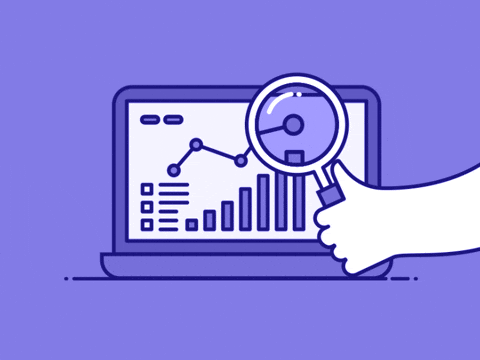 Lente di ingrandimento che analizza i dati interni dell'azienda su un computer.