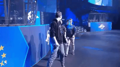 [Imagem: giphy.gif]