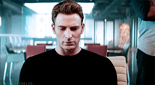 Chris Evans cabizbajo luego de saber que todos lo conocen por Capitán América y no por su nombre real.- Blog Hola Telcel