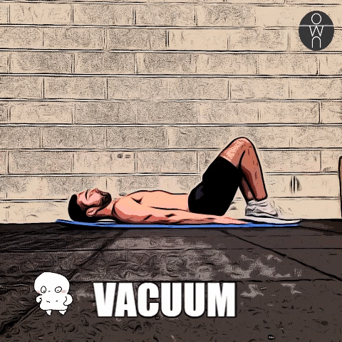 Exercice du vacuum en plusieurs images animées : le coach sportif est allongé sur le ventre dans une salle de sport.