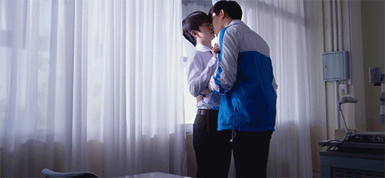 Cảnh hôn lãng mạn và ngọt ngào của cặp đôi OhmFluke cực kỳ nhiều. (Ảnh: Internet) Cảnh hôn lãng mạn và ngọt ngào của cặp đôi OhmFluke cực kỳ nhiều. (Ảnh: Internet)