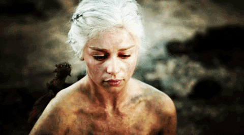 Daenerys Targaryen con drago