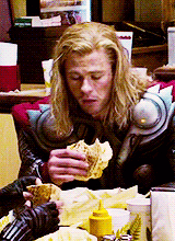 Thor comiendo