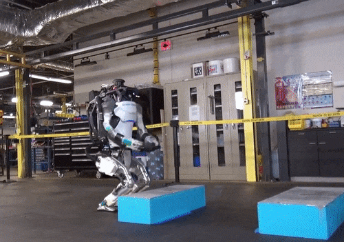 Boston Dynamics robot Atlas impressively doing a backflip