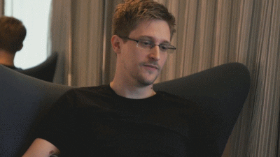 Edward Snowden dans sa chambre d'hôtel à Hong-Kong avant d'entamer ses révélations à G. Greenwald