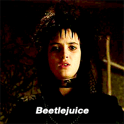 winona ryder diciendo el nombre de la secuela de la película beetlejuice de 1988.- Blog Hola Telcel 