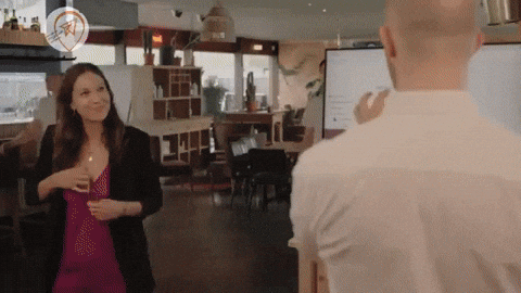 Chef feliz cocinando sin estres sistema pos