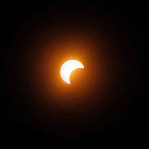 Resultado de imagem para eclipse solar GIF