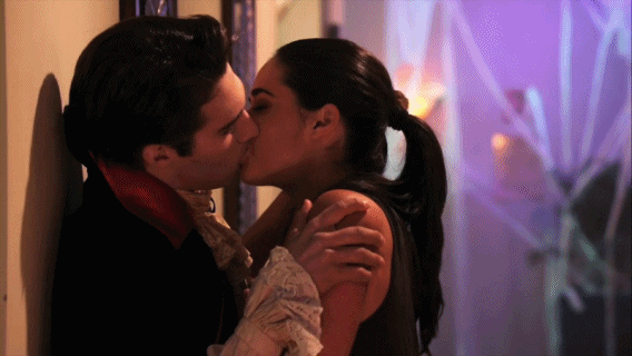 Best Kissers in the World - Goldfish Bowl Best Kissers in the World - Goldfish Bowl