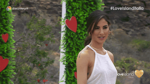 gran-canaria-kiss-gif-by-love-island-italia-find-share-on-giphy