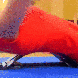 How the back stretcher stretches and decompresses the lower back