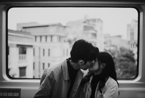 couple kissing on the train