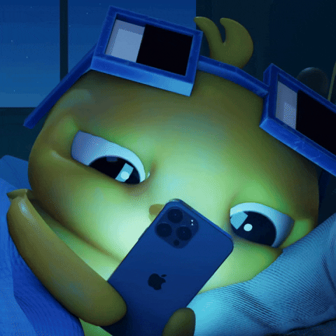 animation d'un oiseau regardant l'écran d'un iPhone alors qu'il est au lit