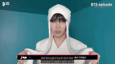 Джей-Хоуп из BTS нечаянно удивил стафф обнажённой спиной