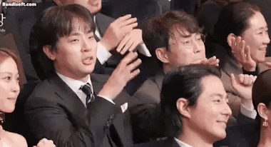 Реакция актёра Пак Чон Мина на выступление NewJeans привлекла внимание нетизенов