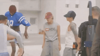 Ви из BTS использует «секретную вещь», которая помогает ему танцевать