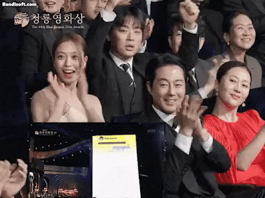 Реакция актёра Пак Чон Мина на выступление NewJeans привлекла внимание нетизенов